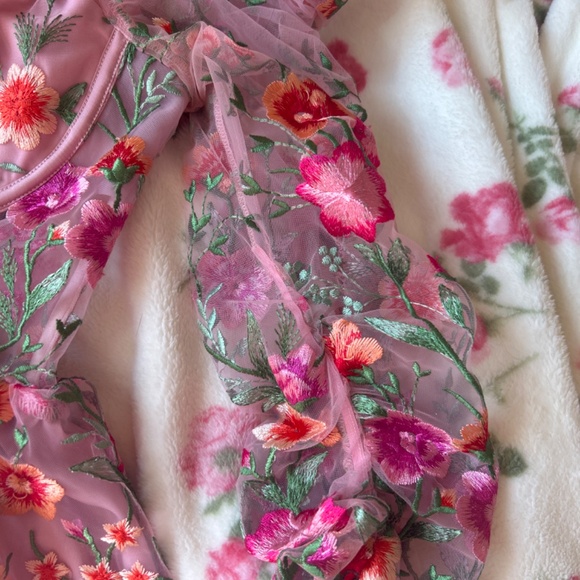 For love and lemons floral pink dress - Picture 5 of 9